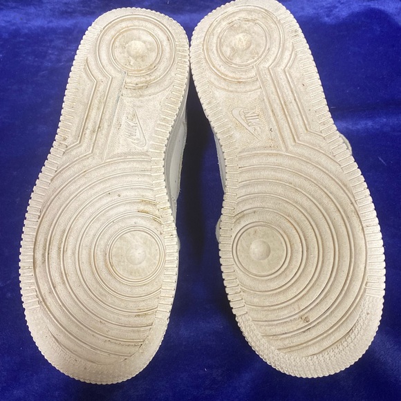 White Nike Air Force 1 - Picture 3 of 6